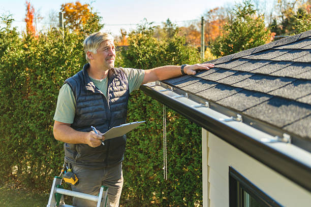 Professional Roofing technician working in Stanford, CA